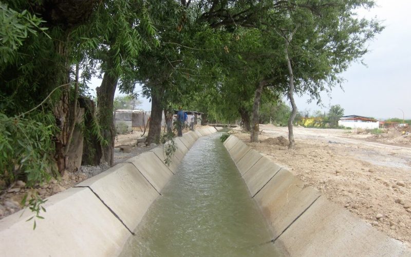 Canales de conducción de aguas, Encalizamiento y Defensas de río (1)