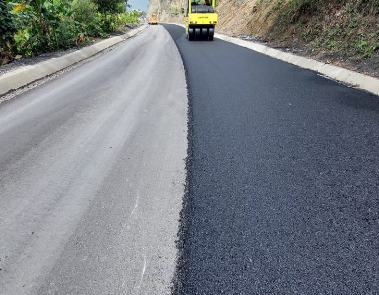 Carreteras, Pavimento Asfáltico o Concreto