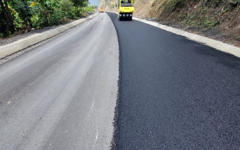 Carreteras, Pavimento Asfáltico o Concreto